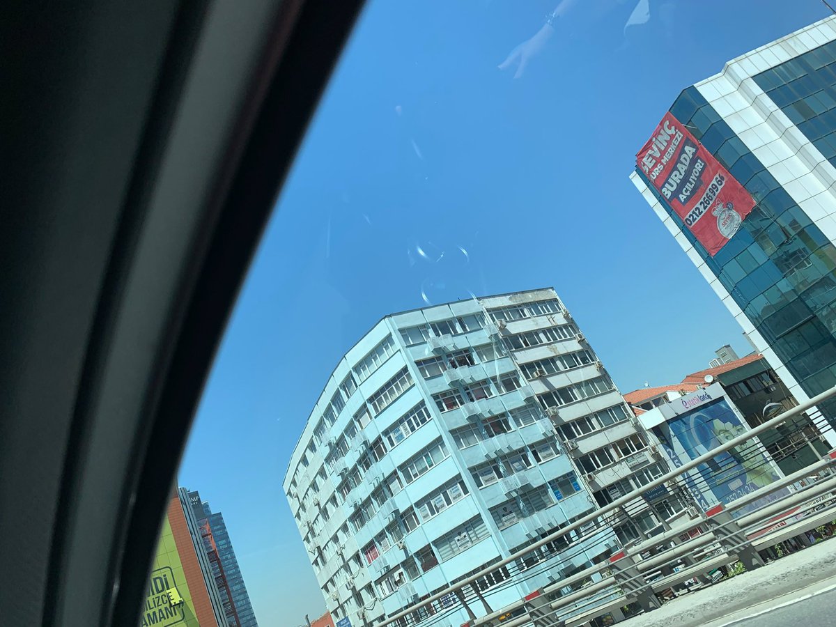 SayanBanu's tweet photo. @KarayollariGM @ibbzabita merhaba, bugün saat 12 suları öğle saatlerinde E5 Çağlayan yakınlarındaki tüm lambalar yanıyor, tasarruf için dikkatinize sunarım. https://t.co/TzFtXU9wNY
