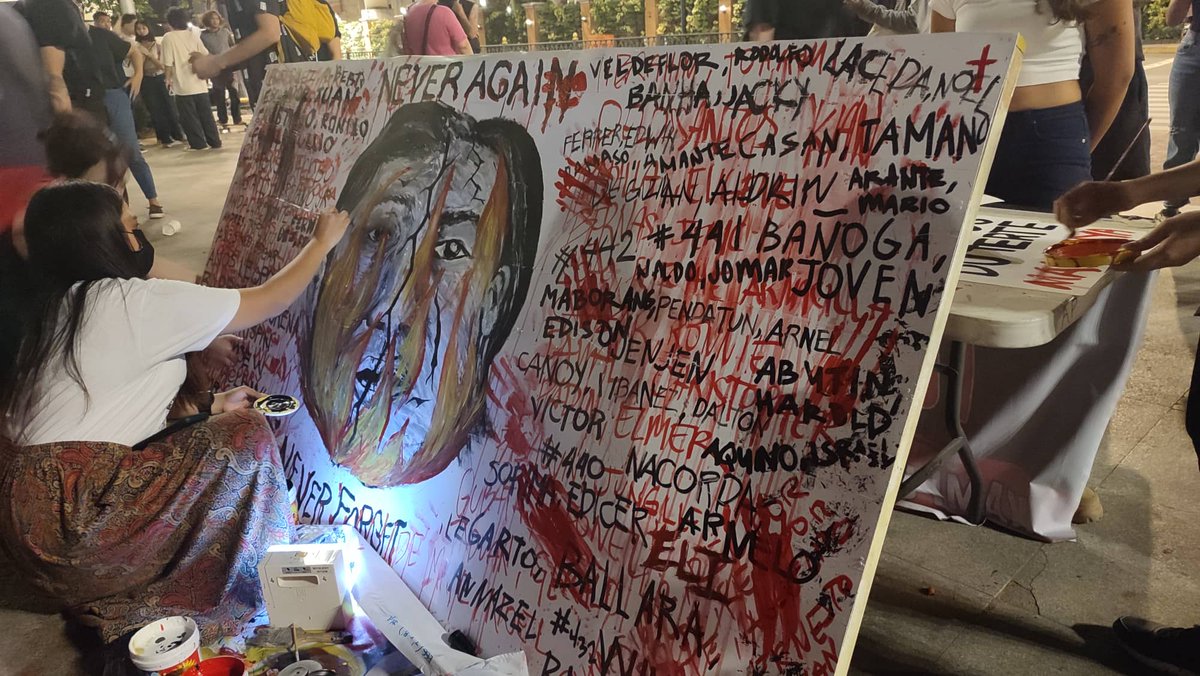 bulatlat's tweet photo. ATM. Protesters continue to hold a vigil protest against election anomalies at the Liwasang Bonifacio in Manila.

Photos by Zofia Leal https://t.co/Vbx3RI9wk2