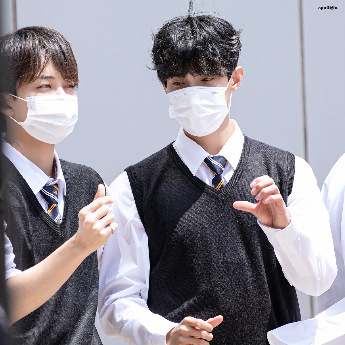 spotlight_17's tweet photo. 220512 아는형님 출근
정하니형이랑 하트 합체하기💖
#세븐틴 #SEVENTEEN #정한 #JEONGHAN #도겸 #DK

🔗https://t.co/q7d3hDlcTN
🔗https://t.co/k5vBM56wx9
🔗https://t.co/z1twauoxjN
🔗https://t.co/yCHxLZZCmi https://t.co/nmGTMEYLbu