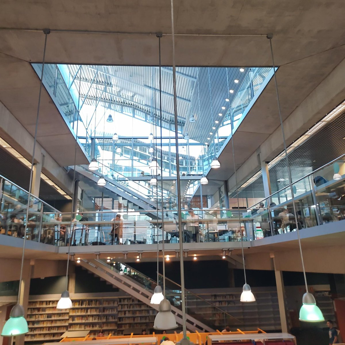 ParcTramuntana's tweet photo. Ja som al Campus Montilivi de la @univgirona! 🙋‍♂️ 

Ho tenim tot llest perquè, a partir de les 18h, @sergi_ametller, de #ParcTramuntana, comparteixi amb tots els assistents la jornada "Projecte Parc Tramuntana. Presentació i debat". 

Us hi esperem! 🙌 

@UdGBiblioteca @CPIS_udg https://t.co/CMGqo3zznu