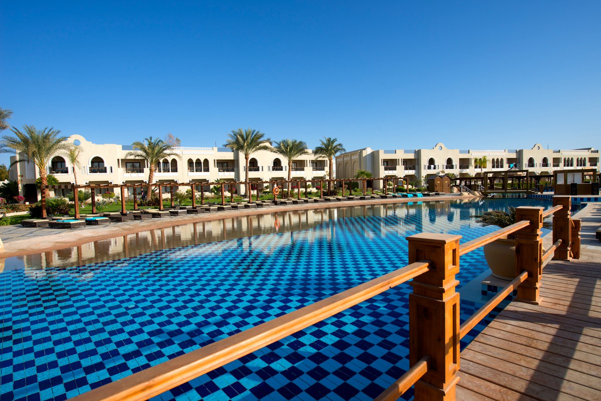 SRArabianBeach's tweet photo. Save the picture, captivate the moment and take a photo of yourself standing on this bridge with your worries left away. 
Don’t forget to send it to us! 
 
#SUNRISEResortsAndCruises #SUNRISEArabianBeachResort #RedSea #SharmElSheikh #ThisIsEgypt #Egypt #Vacation #Travel https://t.co/ZsbLLpff6R