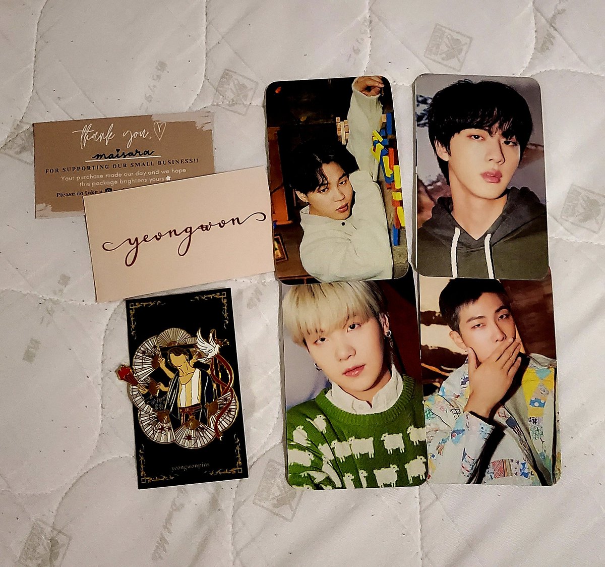 MaisaraMansor's tweet photo. Thanks so much @yeongwonpins for this beautiful Jimin's pin! I love it so much. Its just so pretty🥺😭 https://t.co/IRNWbcVkT2