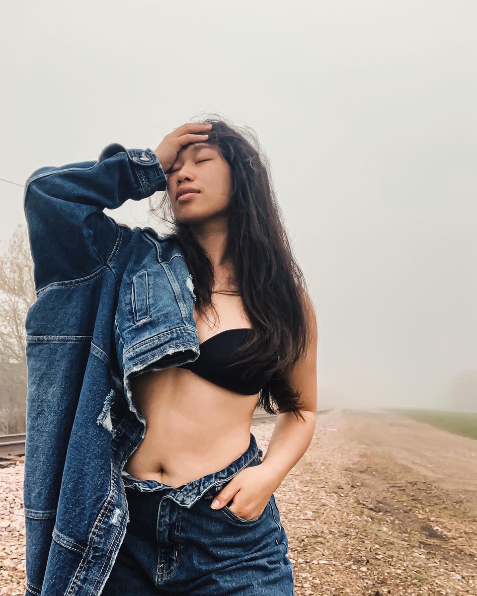 SandBaeee's tweet photo. • AFTER A STORM • 

You can only wear JEANS this good after a storm 😉.

-Stay Beautiful.

#jeans #jeanjacket #nomakeup #photography #photoshoot #photographer #modelland #selfphotoshoot #instagood #instagram #woman https://t.co/m3Nb9DGGV2