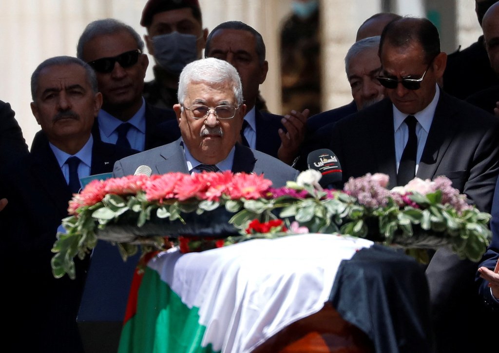 RealEmanAyad's tweet photo. وسام "نجمة القدس" هو ثاني أعلى وأرفع الأوسمة الفلسطينية، منحه الرئيس الفلسطيني محمود عباس للغالية شيرين أبو عاقلة في جنازة مهيبة بمقر الرئاسة الفلسطينية في رام الله تكريماً لها على تضحياتها وانجازاتها.. https://t.co/SNyCObiQlR