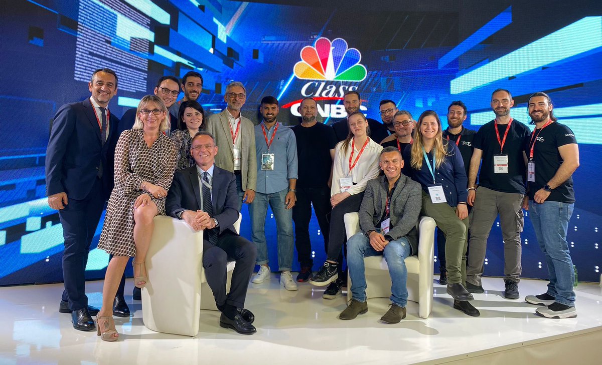 classcnbc's tweet photo. Si conclude il Salone del Risparmio 2022: un saluto dalla squadra di #ClassCNBC!
#SdR22 https://t.co/8vh1aTSnNt