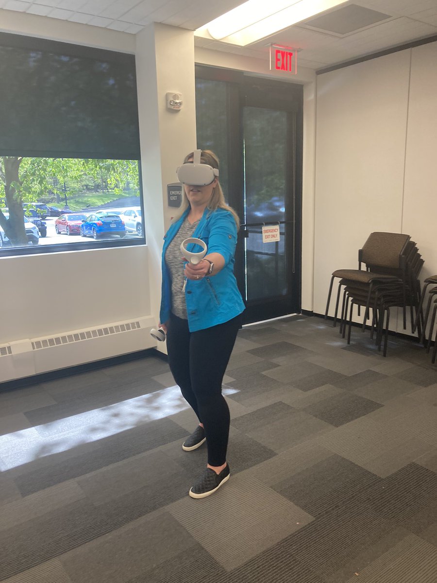 ShaynaSamosky's tweet photo. Using VR technology to practice solving algebraic expressions. #stemrocks #reallifeconnections https://t.co/BmTthRHeXe