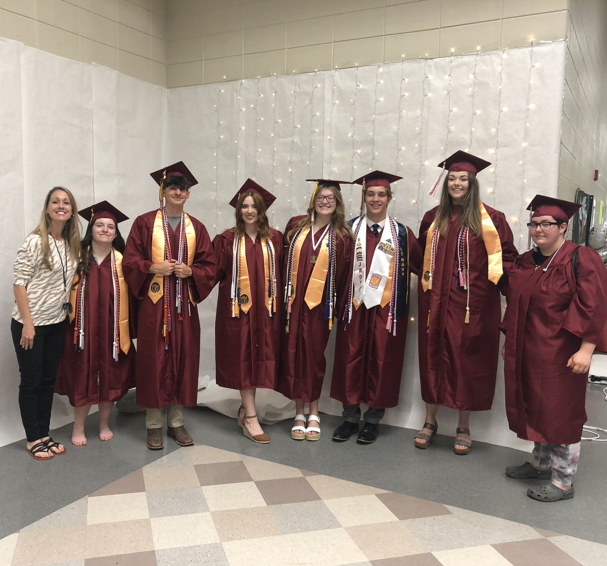 LibMediaScchs's tweet photo. 🎓⚜️👏🏻These sweet Seniors were the best library aides.  They all have different goals and paths that will kickstart after Tuesday’s graduation.  May all their dreams come true!  👏🏻⚜️🎓 @sccboe @ScchsSaints #everystudentprepared #greatdayinSCC #beyourbest #classof2022 https://t.co/b0ufF2QMoN