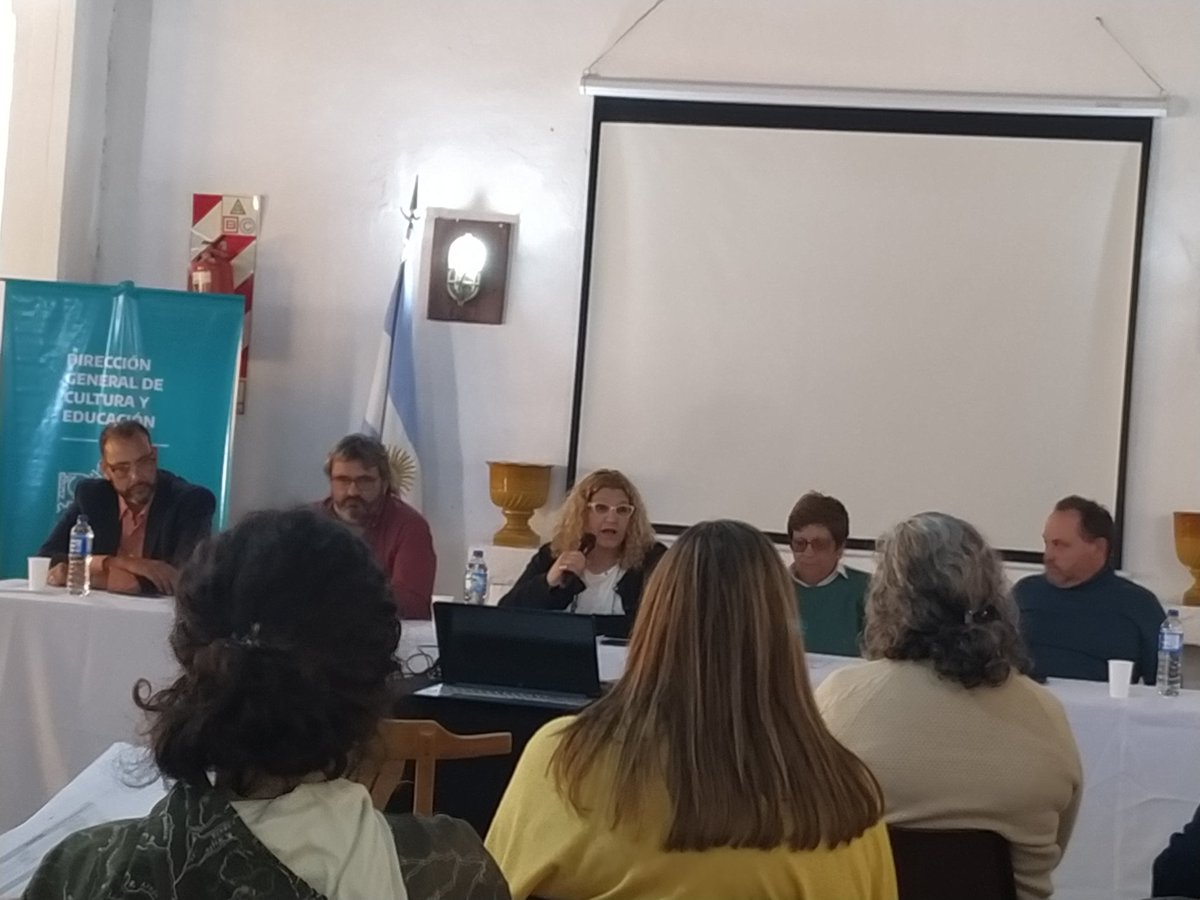 DTE_Region6's tweet photo. En Martin García, se está llevando a cabo el encuentro de directivos de Sec y Sec Tec de islas. Junto a @ClaudiaBracchi1, @gabriela_tolosa, al Dir de Secundaria Gustavo Galli y al Dir de DTE @IvanthistedOK. Celebramos este hermoso encuentro de trabajo. @DTE_BA @AlbertoSileoni https://t.co/9wGwXeNTGm