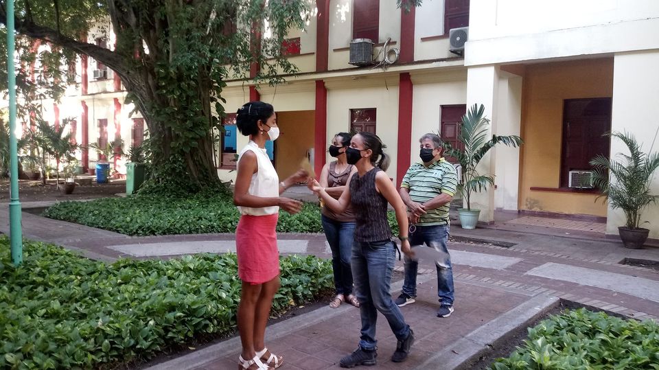Como es costumbre todos los #jueves, los trabajadores del <a href="/GobCamaguey/">Gobierno de Camagüey</a>  realizan el matutino correspondiente a la semana dando a conocer las efemérides, informaciones del acontecer económico  y social , las felicitaciones a los compañeros y compañeras que cumplen años.