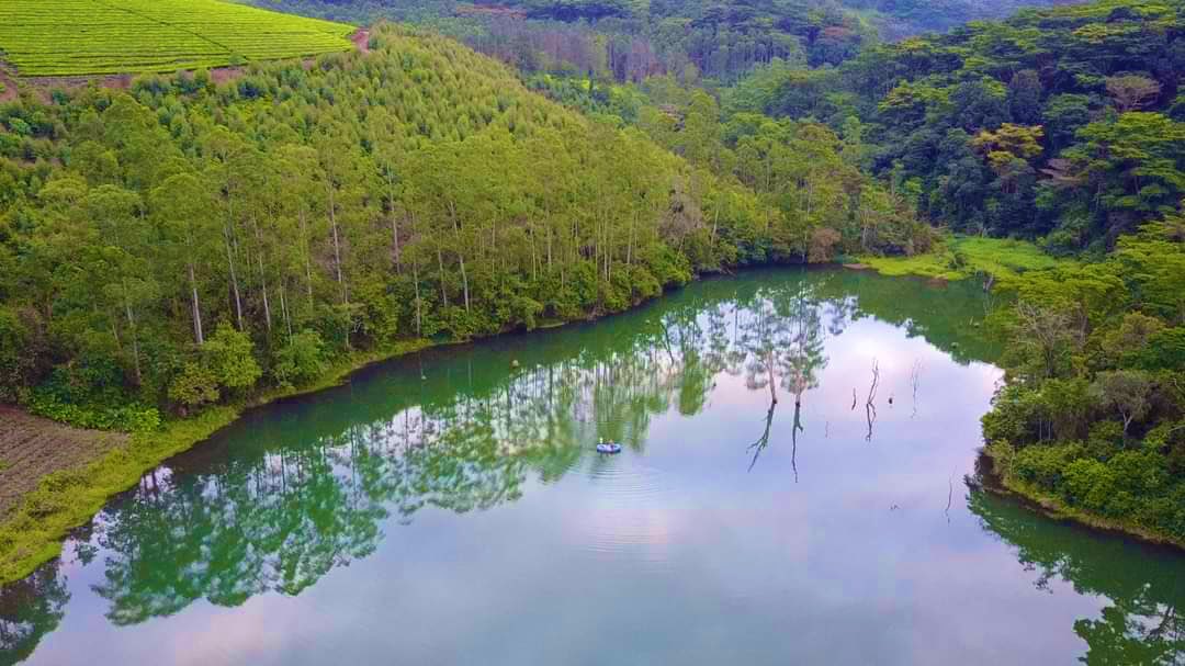 Masimikecamp's tweet photo. Honde Valley Visibility Month

K A Y A K I N G  &amp;  F I S H I N G

Nyawamba Dam is well known for bass fishing. On the other hand a great place for kayaking. Come and experience Honde Valley. 

@ZtaUpdates @ElgrassTravelZW 
#VisitahondeValley #VisitZimbabwe https://t.co/GmkAZkhZBt