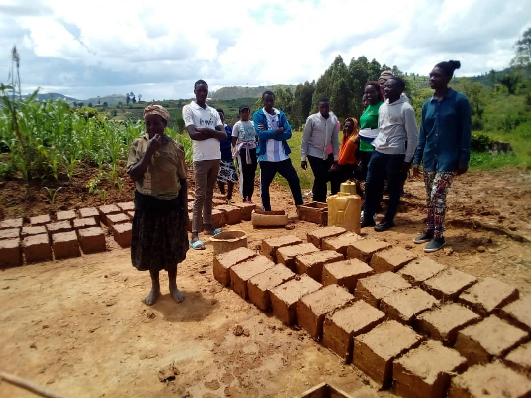 None <a href="/NYC_Nyamagabe2/">Nyamagabe National Youth council</a> muri <a href="/SectorMusange/">MUSANGE SECTOR</a> bakoze umuganda wo kubumba amatafari yo kubakira ubwiherero umuturage utishoboye mu rwego rwo kurwanya indwara ziterwa n'umwanda Kandi bakaba bahise banamwubakira umurima w'igikoni mu rwego rwo gukangurira abaturage kurya indyo yuzuye.