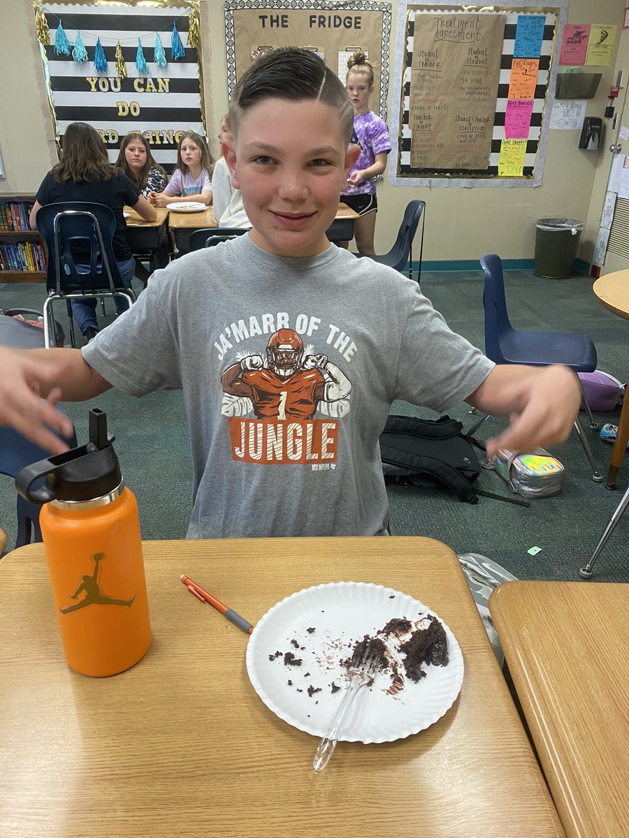 RileyNort's tweet photo. Thanks to this group of girls for teaching us that the Aztecs loved chocolate 🍫 and bringing in chocolate cake 😍 #MonroeStrong https://t.co/nwEpXVTUXg