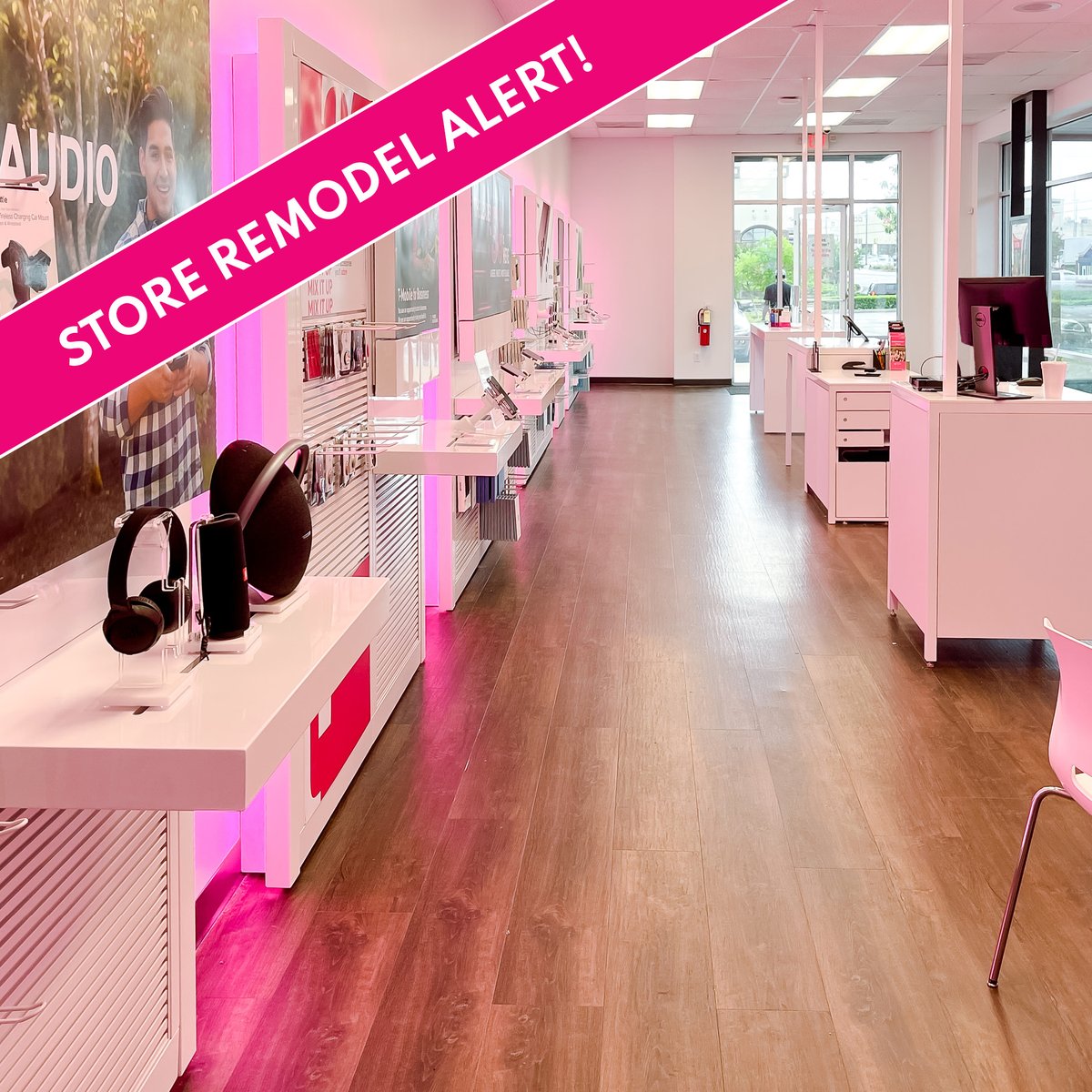 CSource_Tweets's tweet photo. We are back Ridgeland, MS and more stylish than ever! Come check out our newly remodeled T-Mobile location on Interstate 55 & E County Line Rd. We’ve got everything you need from T-Mobile!
#storeremodel #remodelalert #csnation @scotthou1 @jcbrandenburger @Ridgeland_MS https://t.co/8Pr4x4Au8z