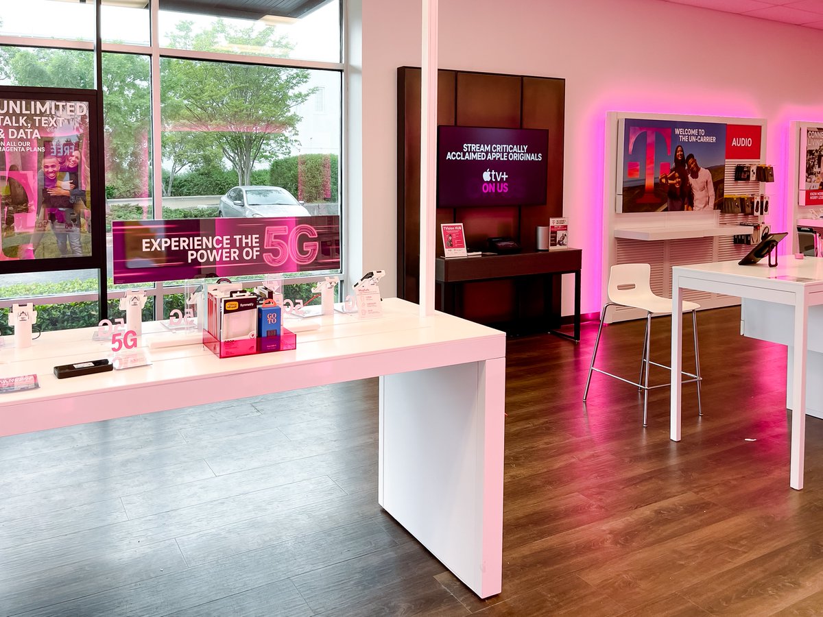 CSource_Tweets's tweet photo. We are back Ridgeland, MS and more stylish than ever! Come check out our newly remodeled T-Mobile location on Interstate 55 & E County Line Rd. We’ve got everything you need from T-Mobile!
#storeremodel #remodelalert #csnation @scotthou1 @jcbrandenburger @Ridgeland_MS https://t.co/8Pr4x4Au8z