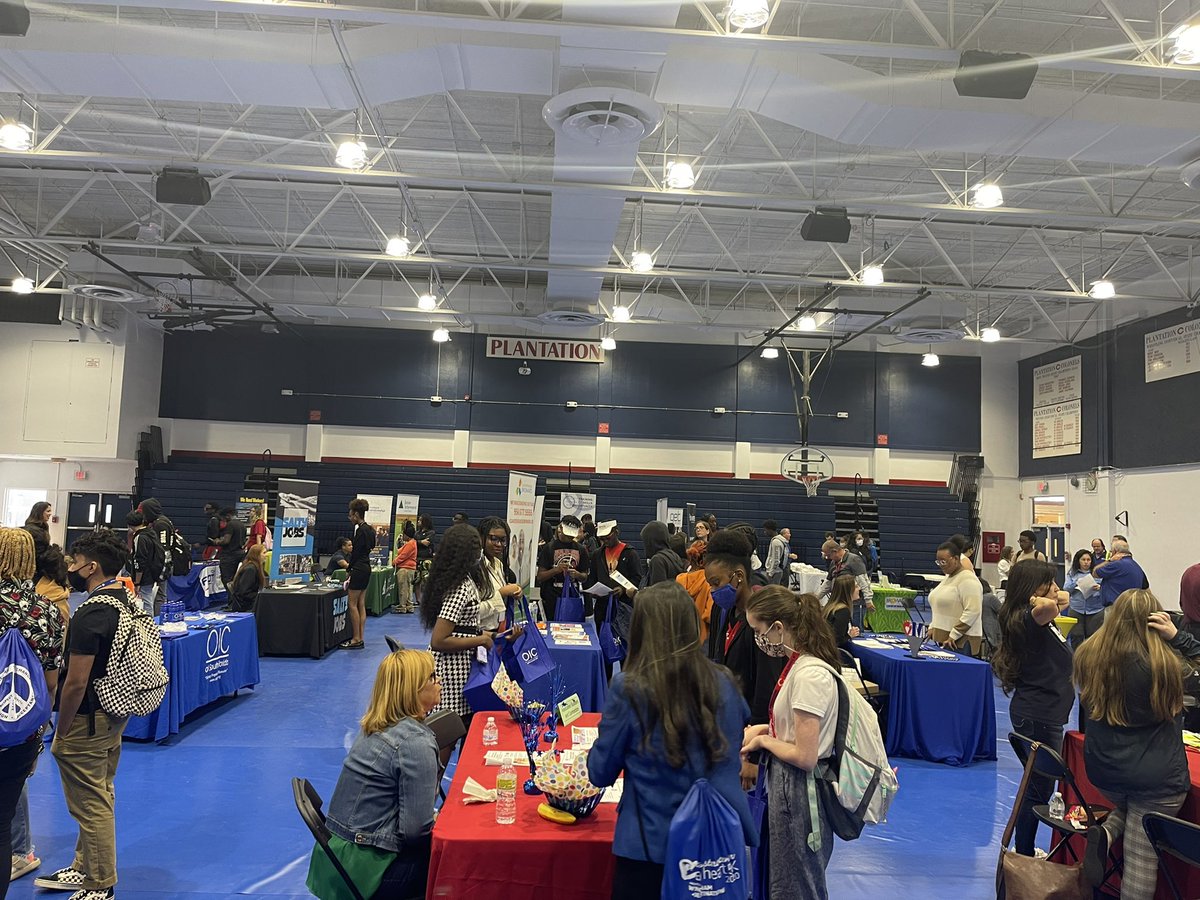 LaGayliaGray's tweet photo. CTACE on the Move! Thanks to The Greater Fort Lauderdale Alliance and supporting business partners for bringing the workforce to some graduating seniors at the “My Next Move” event! @BrowardCTE https://t.co/tEJEUARXOj