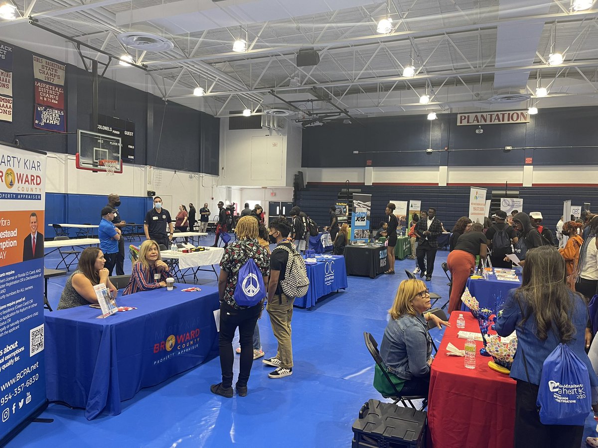 LaGayliaGray's tweet photo. CTACE on the Move! Thanks to The Greater Fort Lauderdale Alliance and supporting business partners for bringing the workforce to some graduating seniors at the “My Next Move” event! @BrowardCTE https://t.co/tEJEUARXOj