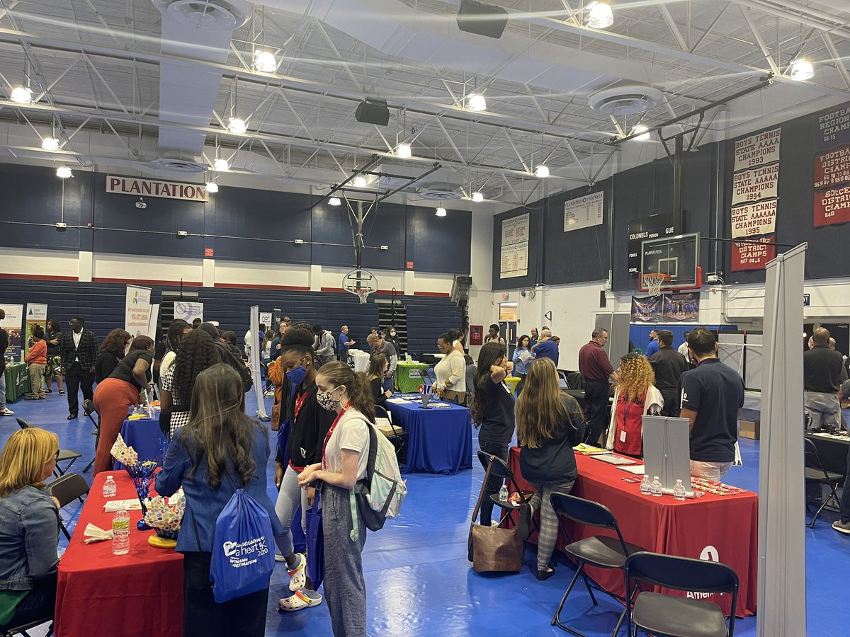 LaGayliaGray's tweet photo. CTACE on the Move! Thanks to The Greater Fort Lauderdale Alliance and supporting business partners for bringing the workforce to some graduating seniors at the “My Next Move” event! @BrowardCTE https://t.co/tEJEUARXOj