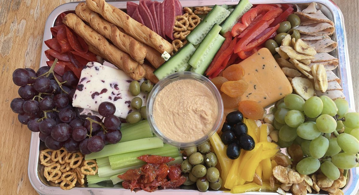 Happy International Nurses Day from Emerald 💚 We decided to be a little bit healthy 😋🧀 🍇  #NursesDay #Northmiddlesex #TeamEmerald <a href="/cagoyongg/">glenda</a> <a href="/SarahHa88622902/">Sarah Hayes</a> <a href="/sepsismaggie/">Maggie Pacheco</a> <a href="/HajaSesay16/">Haja sesay</a>