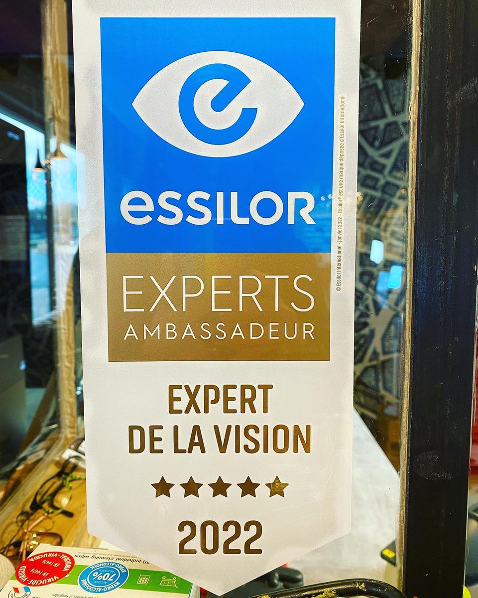 EssilorFrance's tweet photo. A l'entrée, en vitrine ou en magasin, les opticiens #EssilorExperts mettent en avant leur label 😍
Chez un opticien partenaire Essilor, bénéficiez de :
🤓 Un bilan personnalisé,
👓 Des verres uniques,
🤝 Un interlocuteur de confiance, à la pointe de l'innovation. https://t.co/wAdFFCpg7T