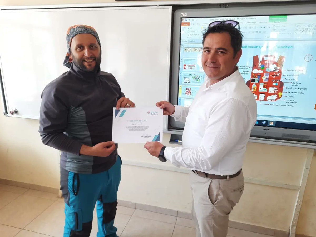 KuzucubelenO's tweet photo. TÜBİTAK BİLİM SÖYLEŞİLERİ kapsamında Nevşehir Hacı Bektaş Veli Üniversitesi Coğrafya Bölümü Öğretim Üyesi Ali İMAMOĞLU tarafından öğrencilerimize"BİLİM-AFET-AFETLERE HAZIRLIK-AFETLERDE YAPILMASI GEREKENLER" eğitimi verildi.@Tubitak @mersinmembasin @mezitlimem @aliimamoglu5561 https://t.co/uGCCaqg3Tt