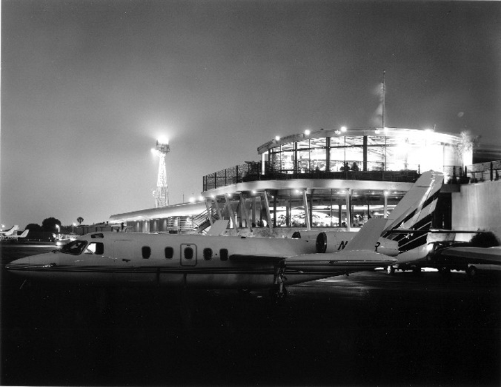 DeWaalPR's tweet photo. Miss legendary #Typhoon restaurant at the #SantaMonicaAirport and their delicious Pan-Asian food. Handled their publicity for 12 years. Lots of good PR angles - they offered valet parking for airplanes and served insects. #ThrowbackThursday #RestaurantPR https://t.co/fEFgx24ETW