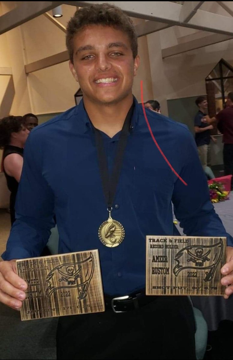 AmeerRustom's tweet photo. Track banquet
#Topthrower
#Navarre
Broke 2 school records in shotput and javelin. https://t.co/be6QNYxBiT