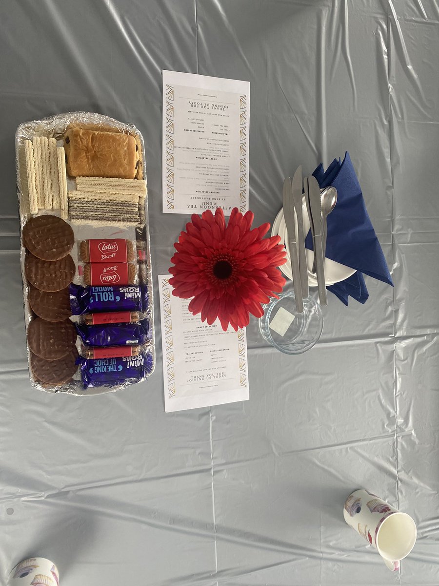 OideSarah's tweet photo. 🌟Lucky Tutor Alert🌟
This afternoon, Rang Pankhurst invited me to a wonderful Afternoon Tea event they put together with @OideAmyC in their HCT class 🤩

@PDST_LCA #TeamDDLETB @DDLETBColleges @Kingswoodcc16 https://t.co/X0C5OJaslQ