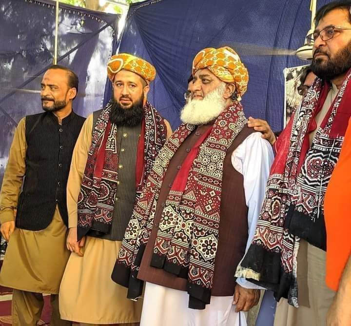 قائدِ محترم فرما رہے تھے  کہ آپ جیسے کارکنان کسی کے پاس نہیں ہے اللہ کی قسم میں کہہ رہا ہوں کہ آپ جیسا دلیر و نڈر قائد کسی کے پاس نہیں 🔥
   سلامت رہے مرشد محترم✌️❣️
#تازہ_ترین_مسکراہٹ 😍
@iAkhtarAliKhan 
<a href="/Jani40209843/">بنتِ حوا</a> 
<a href="/iAimalKhan_/">Aimal Khan</a> 
<a href="/RobiaKhan71/">Robia Khan</a>