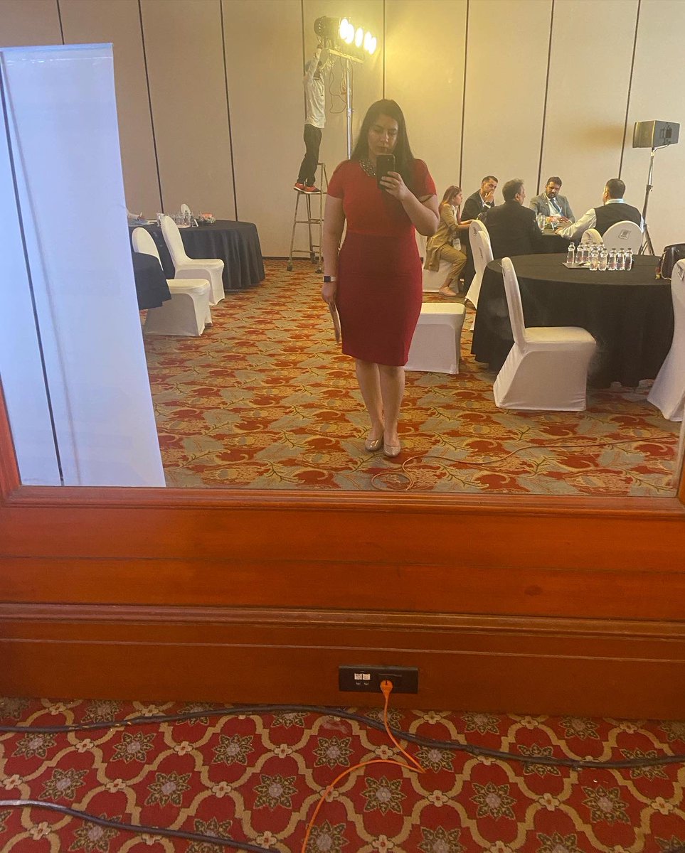bhavanabhatia's tweet photo. #ootd for the Customer Fest Show 2022 at @JWMarriottJuhu by @KamiKazeB2B 

#cfest #emcee #anchoring https://t.co/UmhEVyF3SB