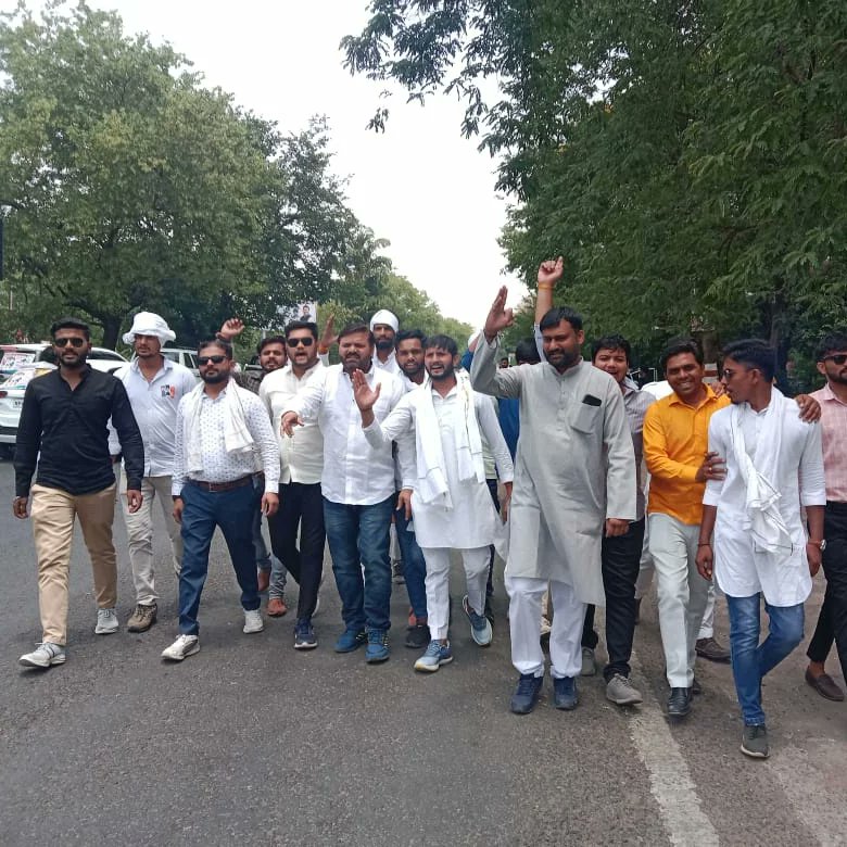 JitendraSGIYC's tweet photo. आज भोपाल में बेरोजगारी, व्यापम घोटाला एवम् महंगाई के खिलाफ युवा कांग्रेस के हल्ला बोल "युवा शंखनाद" आंदोलन में साथियों के साथ सम्मिलित हुआ ।।
@VikrantBhuria @digvijaya_28  @OfficeOfKNath @ASinghINC @MPArunYadav @sajjanvermaINC @IYCMadhya @NSUIMP @jitupatwari @MChaudharyiyc https://t.co/udyUXF2G4n