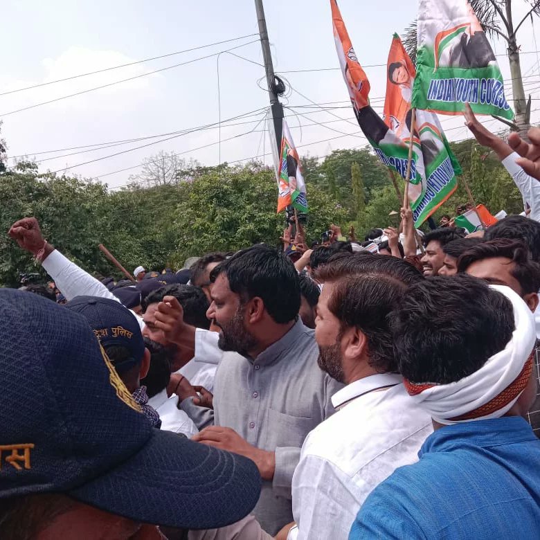 JitendraSGIYC's tweet photo. आज भोपाल में बेरोजगारी, व्यापम घोटाला एवम् महंगाई के खिलाफ युवा कांग्रेस के हल्ला बोल "युवा शंखनाद" आंदोलन में साथियों के साथ सम्मिलित हुआ ।।
@VikrantBhuria @digvijaya_28  @OfficeOfKNath @ASinghINC @MPArunYadav @sajjanvermaINC @IYCMadhya @NSUIMP @jitupatwari @MChaudharyiyc https://t.co/udyUXF2G4n