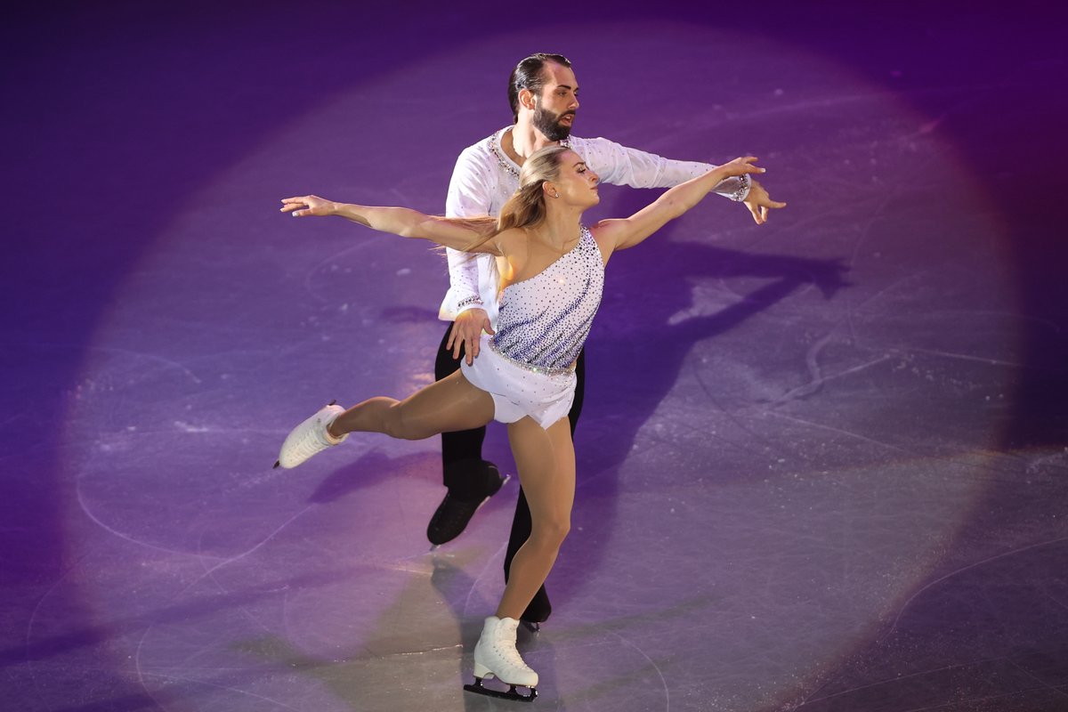 USFigureSkating's tweet photo. One of our favorite parts of #GalaWeek is looking back at all the fun costumes. 👗🎩Which was your favorite? Tell us in the comments below!

Make sure to check out today’s featured gala at #SCI21! ➡ https://t.co/3XVOtjfqWs https://t.co/6r1RTmiXFb