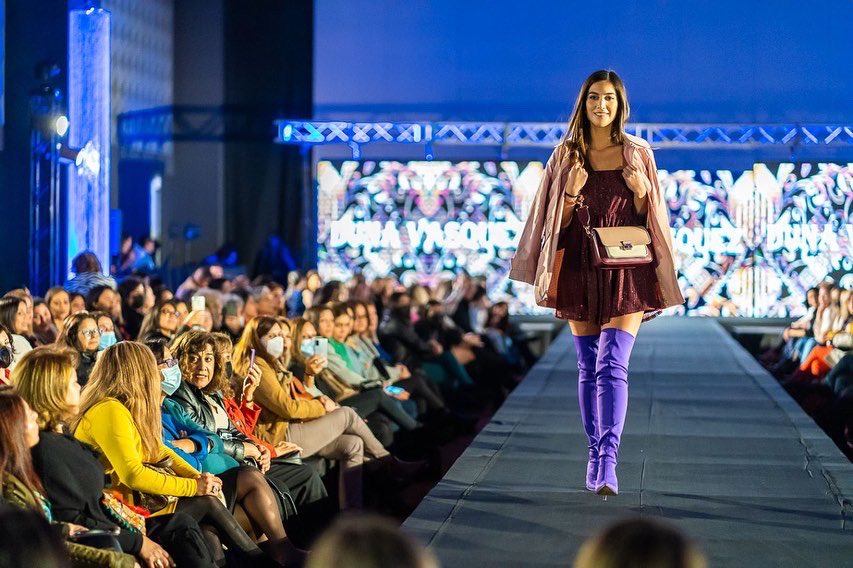 Oncofelizafta's tweet photo. ¡Casi 500 personas asistieron al desfile de modas!

Estamos muy agradecidos de cada uno de ustedes. Fue una instancia muy bonita para compartir el mensaje de amor, resiliencia y compromiso que caracteriza a Oncofeliz con sus pequeños oncólogos.

¡Hasta la próxima! #Antofagasta https://t.co/Y1vukdjjrz