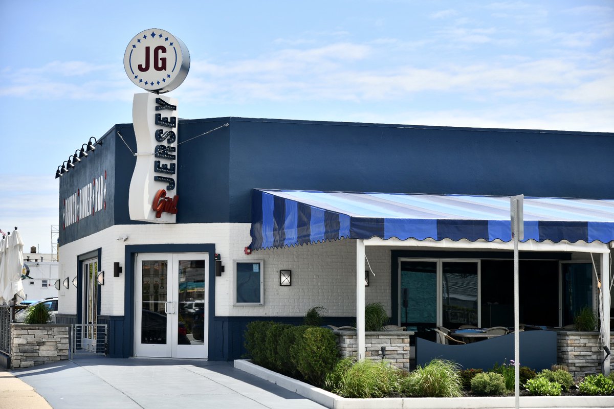 DoWildwoodNJ's tweet photo. Jersey Girl is a hop skip and a jump from the beach! 
There is something for everyone on their extensive menu, and they even have happy hour specials lined up for the summer 😋
Dine Downtown!

#DOOWW #DOOWildwood #wildwoodnj #wwnj #downtownwildwood #jerseygirl #wildwoodeats https://t.co/k2a7eHmSaH