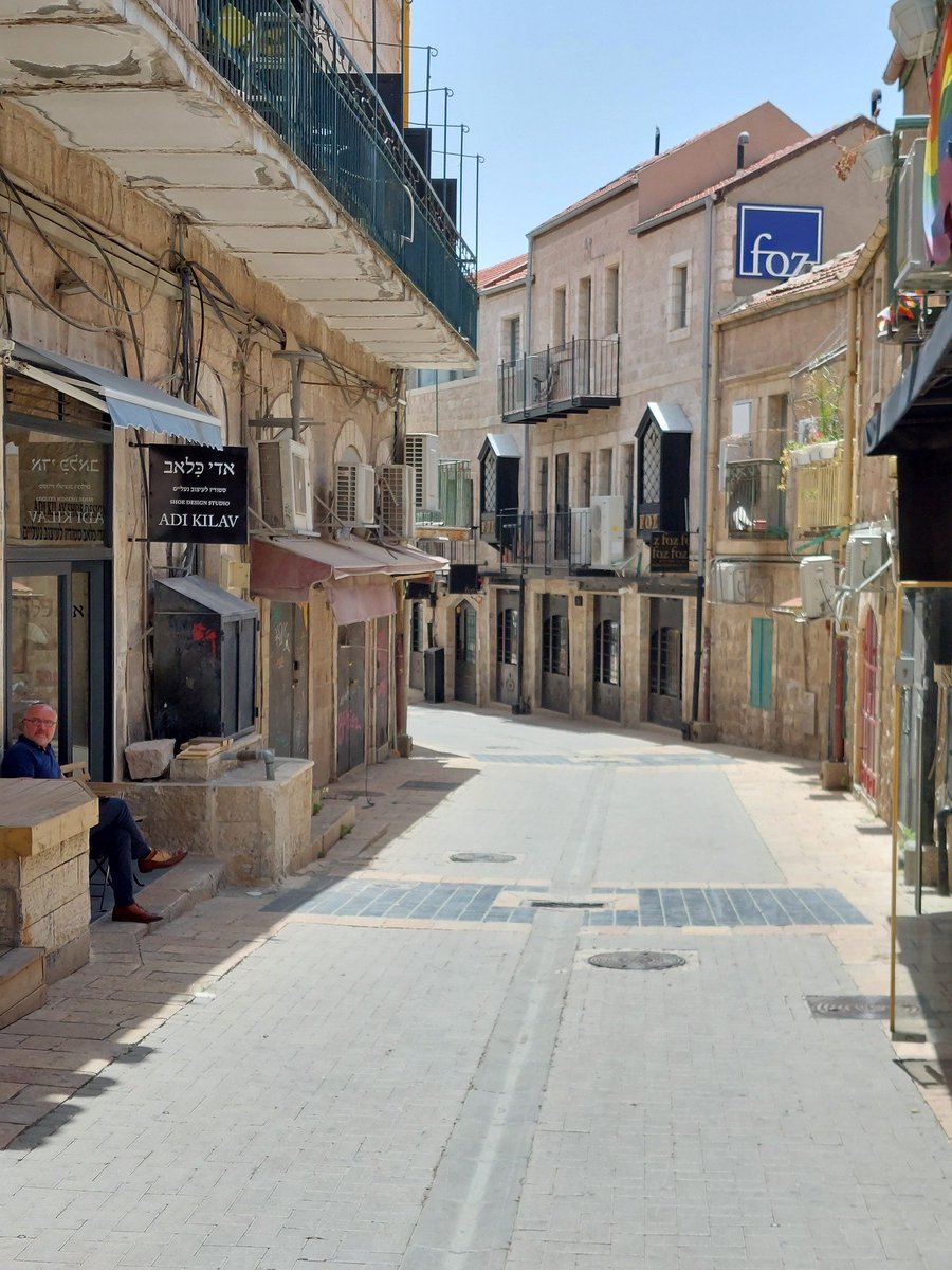 theteachpreach's tweet photo. Exploring the alleyways of Jerusalem.

#Jerusalem #Israel #beautifulworld #MiddleEast https://t.co/1alTufAlYW