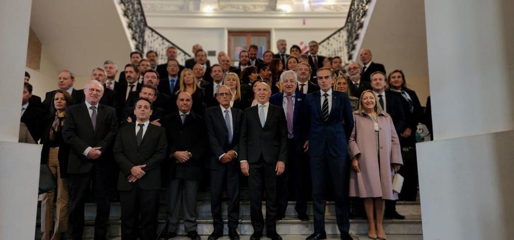 dsmarias's tweet photo. Comenzó en #Rosario el Encuentro Nacional de la Justicia Federal: El juzgamiento del #Narcotráfico . Con la presencia de los ministros de la #CorteSuprema de Justicia de la Nación.
La lucha contra el Narcotráfico es una politica de Estado. 
La iniciativa es de los jueces. #AJUFE https://t.co/mCfuI9jEBl