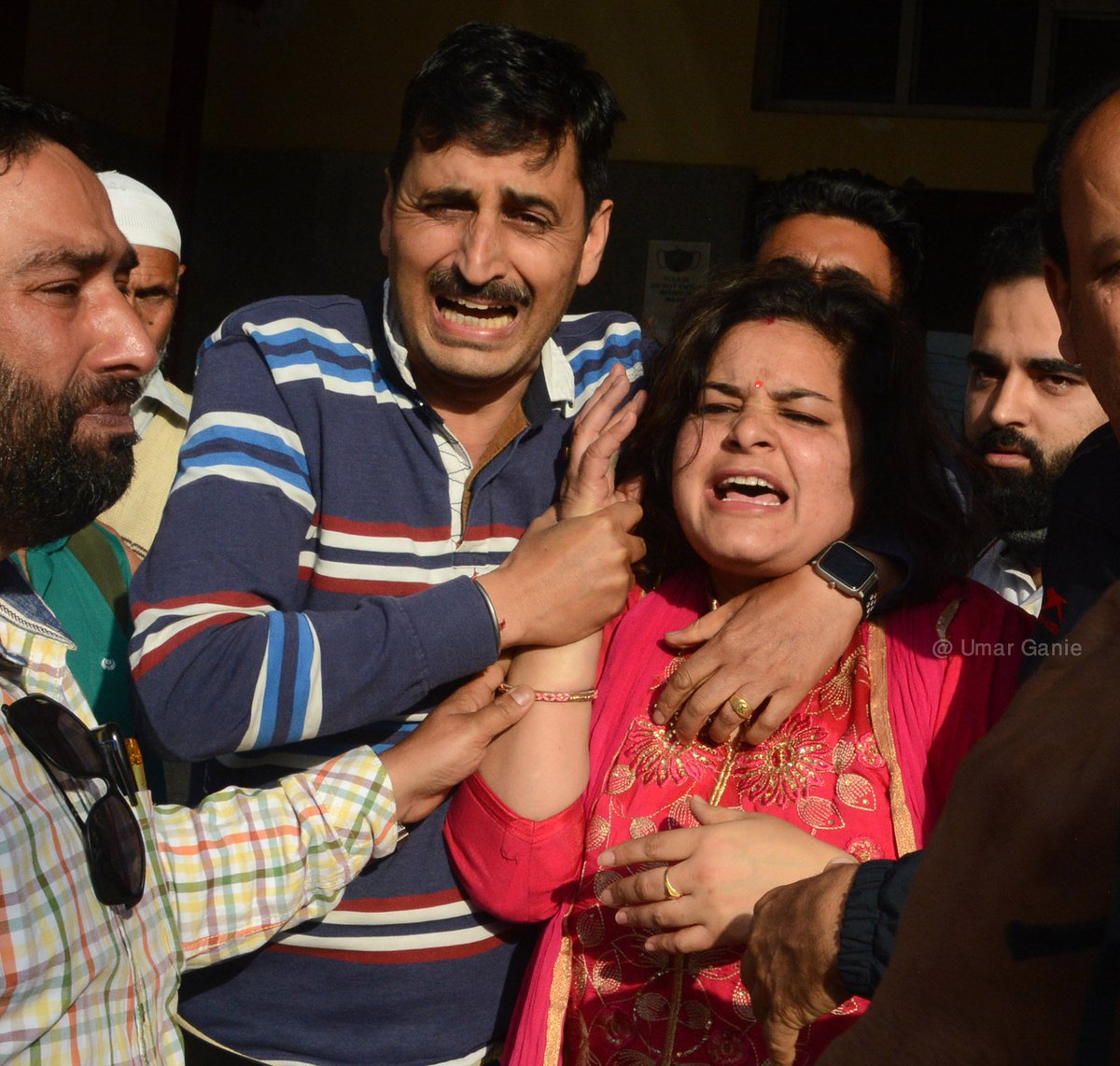 UTalashi's tweet photo. Heart wrenching pictures of family of #RahulBhat who was shot dead by terrorists in Tehsil office in Chadora, Budgam. 

Sold in Delhi &amp; Shot dead in #Kashmir, that’s the state of #KashmiriPandits under current regime. https://t.co/qeH89Az9y0