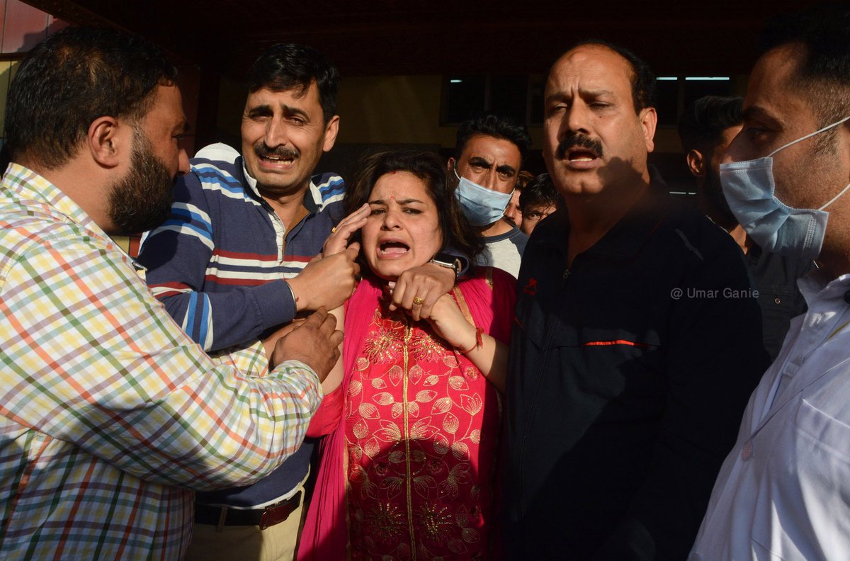 UTalashi's tweet photo. Heart wrenching pictures of family of #RahulBhat who was shot dead by terrorists in Tehsil office in Chadora, Budgam. 

Sold in Delhi &amp; Shot dead in #Kashmir, that’s the state of #KashmiriPandits under current regime. https://t.co/qeH89Az9y0