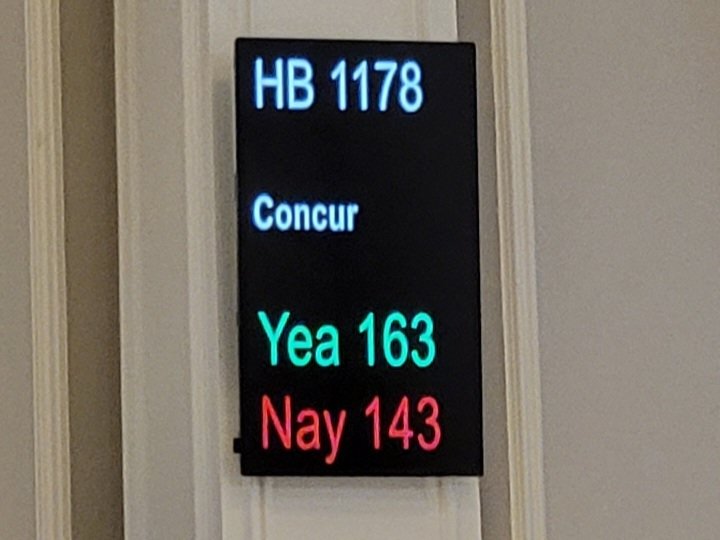 JohnBurtNH's tweet photo. HB 1178 passed the House and now heads to the Governor's office for his signature.  

HB 1178, An act prohibiting the State from enforcing any federal statute, regulation,  or Presidential Executive Order that restricts or regulates the right of the people to keep and bear arms. https://t.co/OqmnkOWw6r