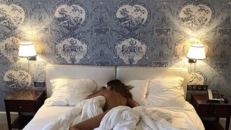 CARTIERANG3L's tweet photo. more sleep, more music, more books, more walks, more sunsets, more laughs, more dreaming, more journaling, more goal setting, more exercising, more doing 🌱✨🎀 https://t.co/SWFx63KL2H