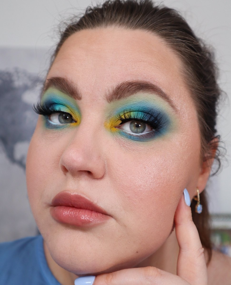 Nikki_Helena87's tweet photo. I´m trying out some Rival de loop and I have to say, this look was really fun to make!
#nikkihelena #makeup #makeupobsession #makeupproduct #colorfulmakeuplook #mua #muamafia #makeupaccount #rivaldeloop #bright #brightmakeup #colorfulmakeup #rivaldeloopmakeup https://t.co/XsYNCEa5PG
