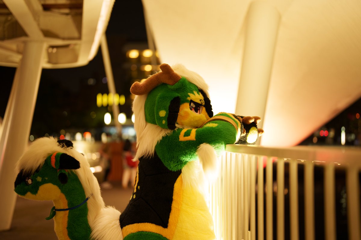 GenunTheGenbu's tweet photo. ひと休み。

📸: @ROOFRYAN1011 
#FursuitFriday https://t.co/jRq64LbbPZ