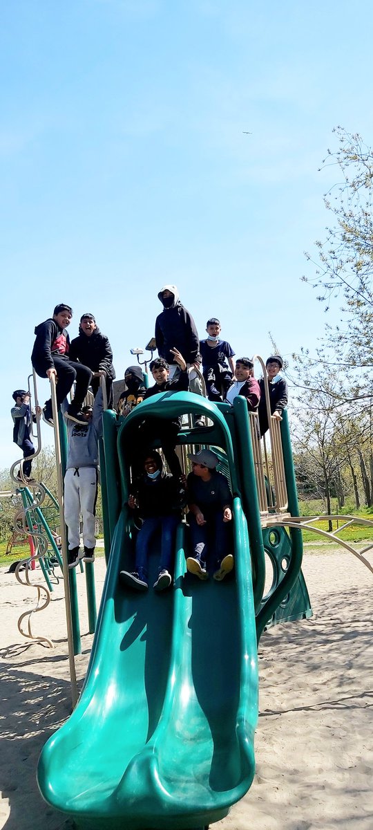 monique_smith00's tweet photo. #ThankfulThursday🌞@malvern_ps!
#smilingfaces
#studentwellbeing #GetOutsideMonth https://t.co/fHJFuwyuou
