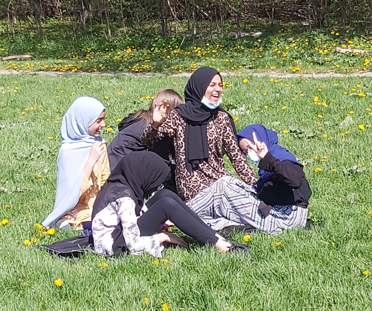 monique_smith00's tweet photo. #ThankfulThursday🌞@malvern_ps!
#smilingfaces
#studentwellbeing #GetOutsideMonth https://t.co/fHJFuwyuou
