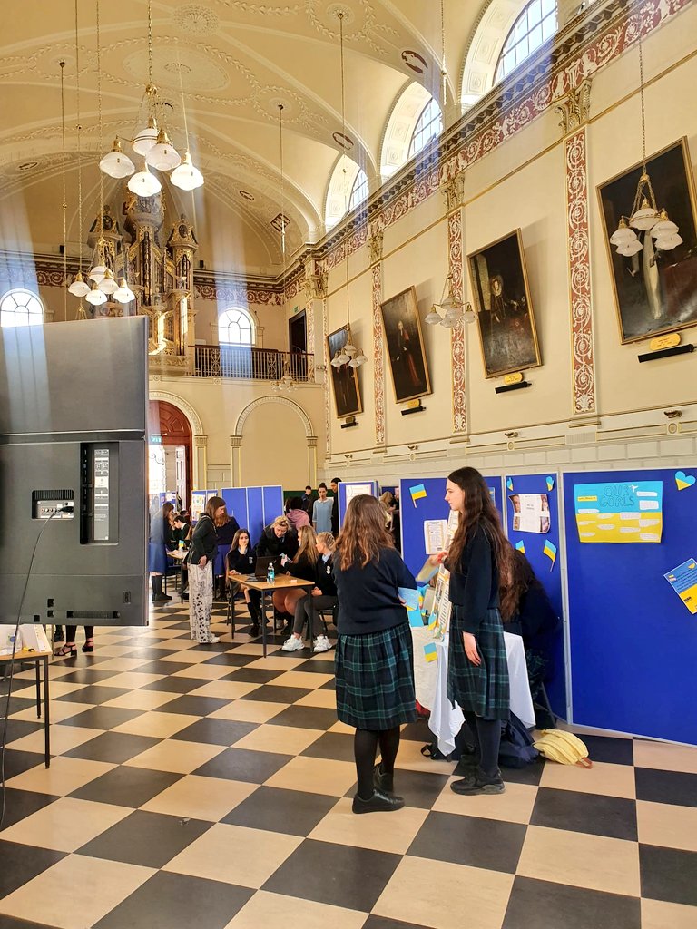 TYColaisteBride's tweet photo. Our TYs had an incredible day at their #leadership showcase and @Bridge21Learn Graduation in Trinity...campus tour,free lunch, sun shining & making memories with all the new friends they made throughout the year!Thanks to @WarrenJJF & @kevinsullivan79 for all your hard work! https://t.co/SrryC4Ee3u