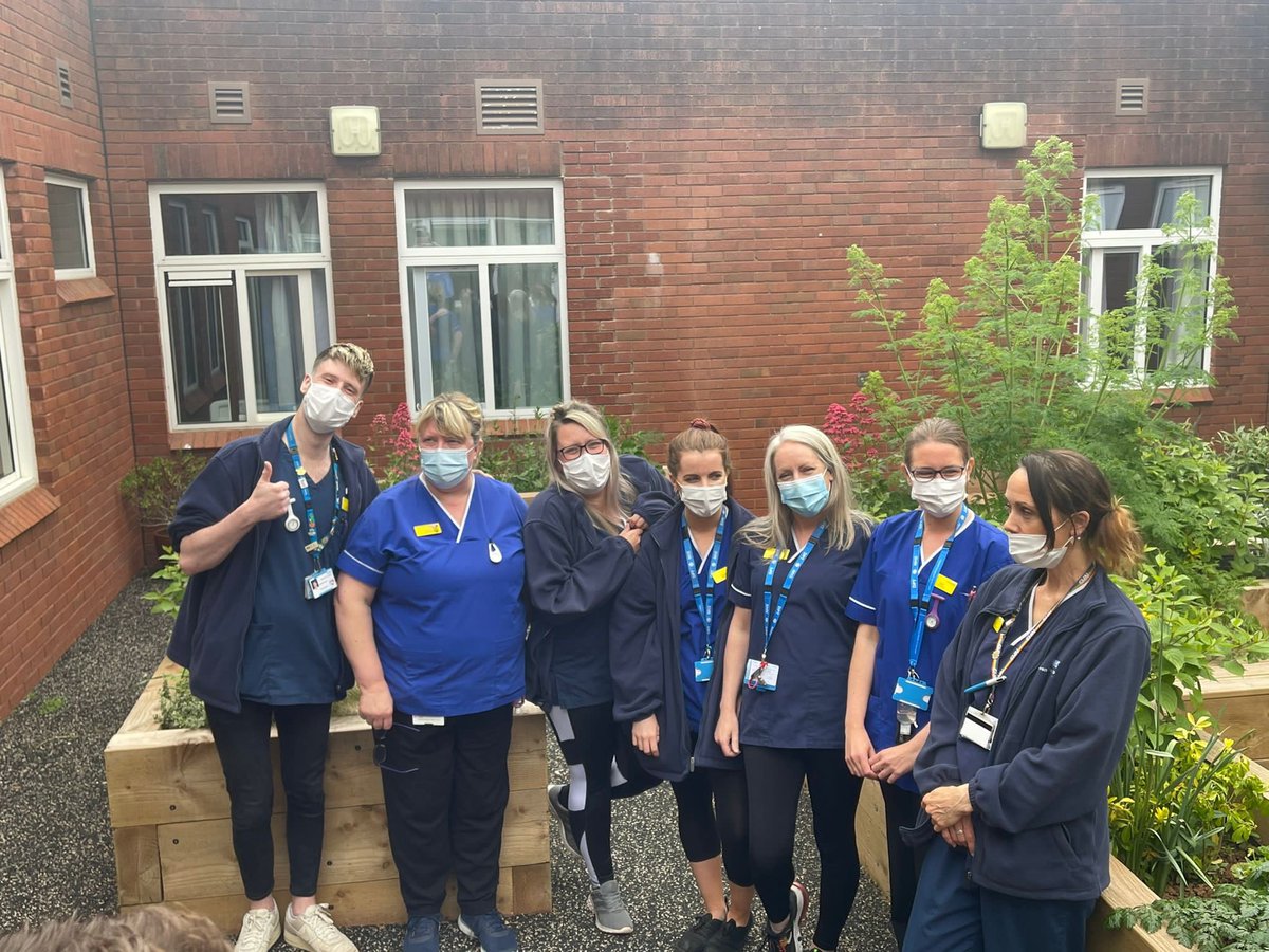 Happy #InternationalNursesDay from some of us on Beech <a href="/DPT_NHS/">Devon Partnership NHS Trust</a> (apparently only 50% of us were ready for this photo) 😂⭐️🌟 you’re all amazing x