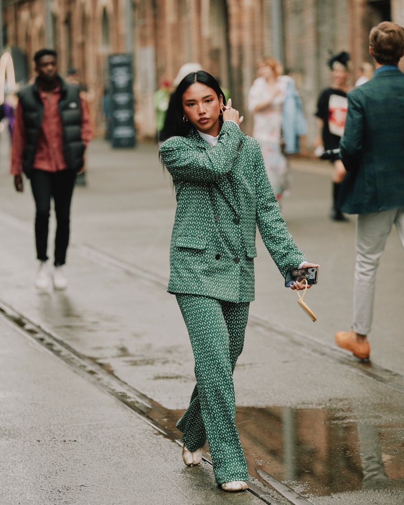 FashionWeek's tweet photo. #AAFW is still going strong, and so is the impeccable street style. Photos by @photomyles. https://t.co/gRNQYZwgar