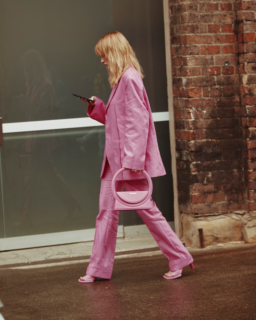 FashionWeek's tweet photo. #AAFW is still going strong, and so is the impeccable street style. Photos by @photomyles. https://t.co/gRNQYZwgar