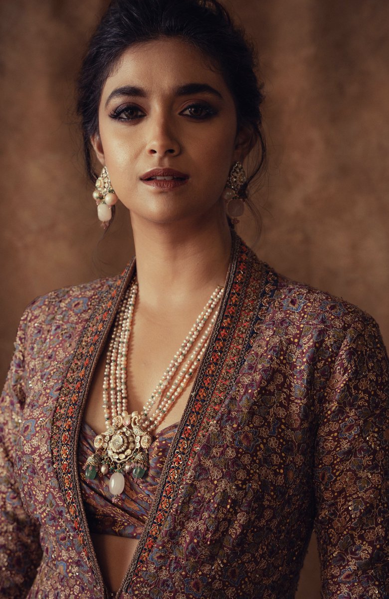 KeerthyOfficial's tweet photo. Feeling Regal at the Galatta Awards ✨

#GalattaCrown2022 https://t.co/9Iw4075Esf