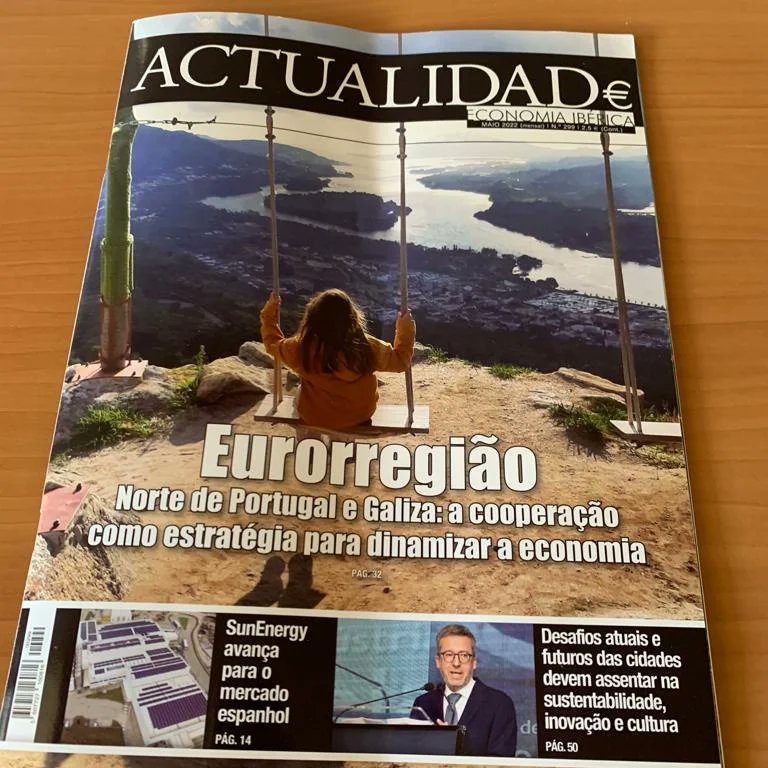GNPAECT's tweet photo. A capa do número de maio da revista Actualidade, da Câmara de Comercio e Indústria Luso-Espanhola, é dedicada à Eurorregião Galicia - Norte de Portugal e às pessoas que trabalhamos no @GNPAECT para a dinamizar.
Obrigada @Susmarques #CCILE https://t.co/iUMHSy1GAg